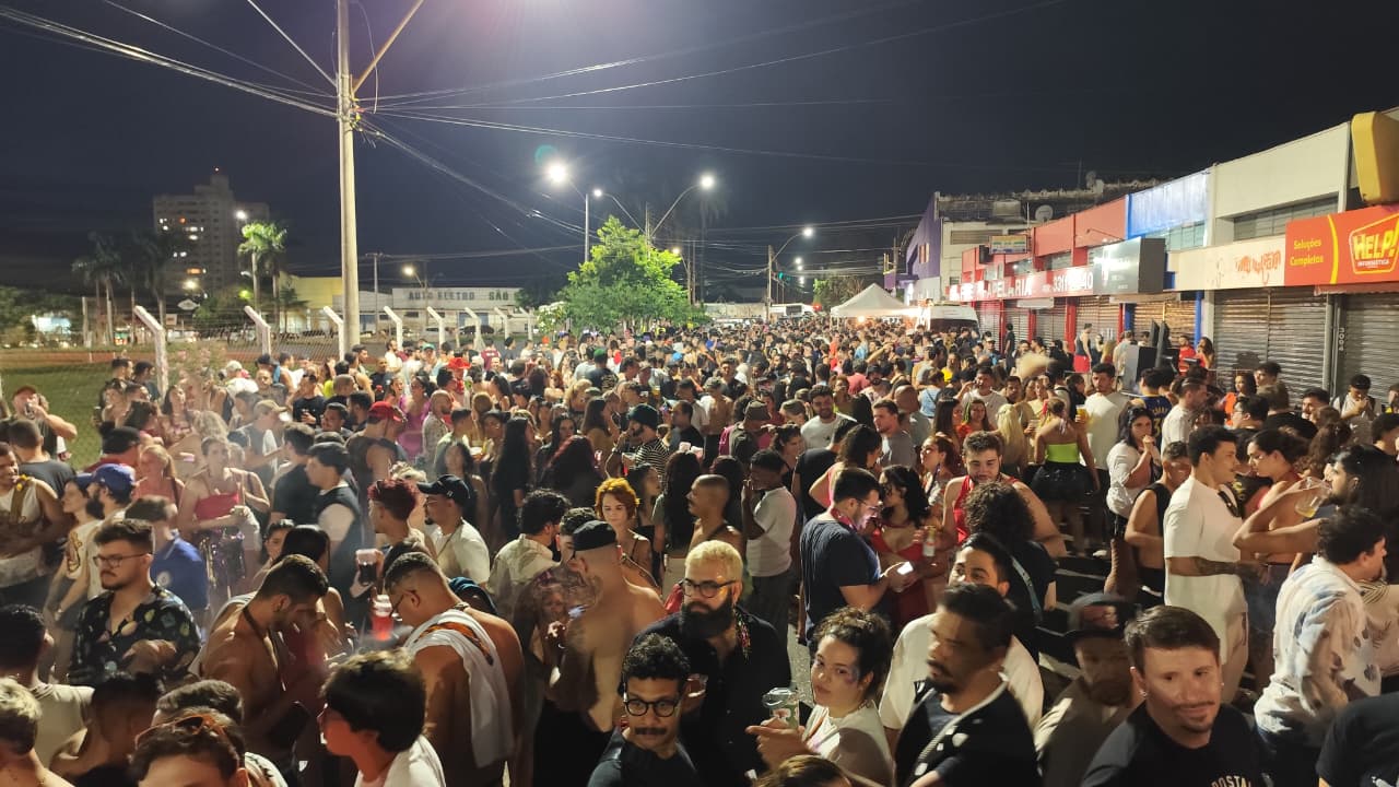 Foto 9 de 11 — Bloco Ai! Que Preguiça! abre Carnaval de Araraquara; veja fotos
